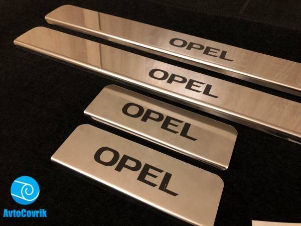 Накладки на пороги Opel Insignia (Опель Инсигния) надпись краской
